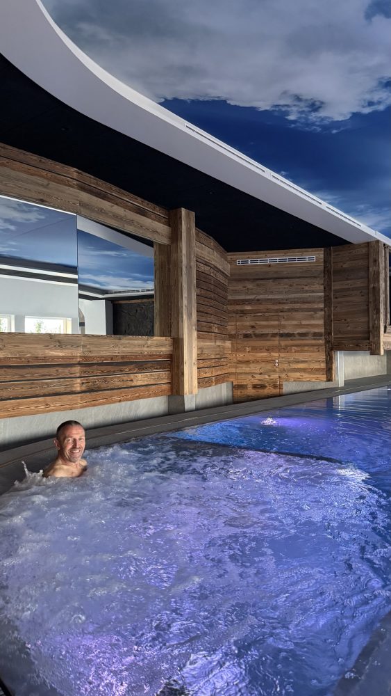 Christian dans la piscine